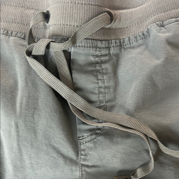 Eddie Bauer Green Cargo Shorts Utilitarian Design - Picture 5 of 9